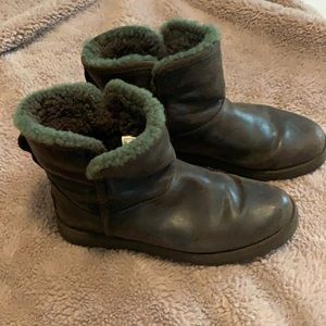 Leather Ugg’s size 5.5